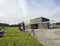 Schon ab dem fr&uuml;hen Nachmittag wird emsig f&uuml;r den Astronomietag aufgebaut bzw. vorbereitet!