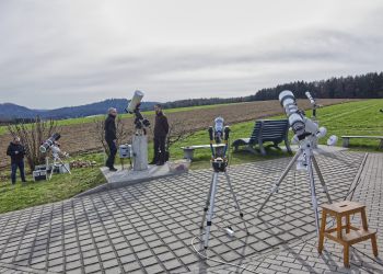 Eine ganze Armada an Teleskopen haben die Mitglieder f&uuml;r den Astronomietag aufgeboten!