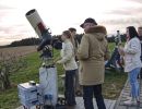 Auch die eigenen Teleskope der Vereinsmitglieder stie&szlig;en auf reges Interesse der Besucher!