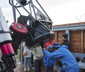 Das gro&szlig;e Teleskop namens DK700 im Einsatz und wie immer dicht umlagert!