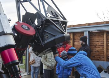 Das gro&szlig;e Teleskop namens DK700 im Einsatz und wie immer dicht umlagert!