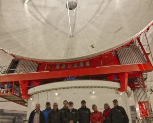 Gruppenfoto der Exkursionsteilnehmer im Radom Raisting