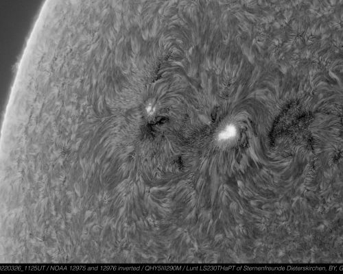 Die Sonne mit zwei Protuberanzen, fotografiert am 26. März 2022 Die Sonne mit zwei Protuberanzen, fotografiert am 26. März 2022