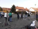 Zahlreiche Teleskope sind am Astronomietag 2013 auf dem Vorplatz des Hexenhäusls in Dieterskirchen aufgebaut