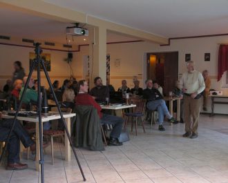 Astronomietag 2013: Dieter Beckmann referiert &uuml;ber das Leben der Sterne