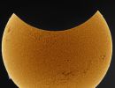 Die Sonnenfinsternis am 25. Oktober 2022 im H-alpha-Licht