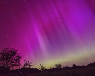Polarlichter &uuml;ber der Sternwarte Dieterskirchen, Blickrichtung Nordwesten