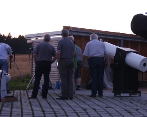 Teleskope gen Westen: Anfang Juli stehen Venus und Jupiter dicht an dicht Teleskope gen Westen: Anfang Juli stehen Venus und Jupiter dicht an dicht