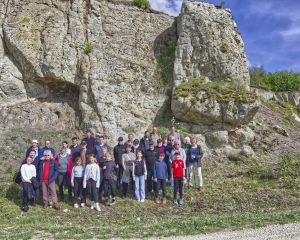 Gruppenfoto zum Vereinsausflug in einem Steinbruch im Nördlinger Ries