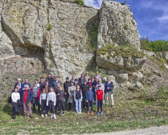 Gruppenfoto zum Vereinsausflug in einem Steinbruch im N&ouml;rdlinger Ries