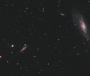 Die Galaxien M106 (rechts) und NGC4217 (links) Die Galaxien M106 (rechts) und NGC4217 (links)