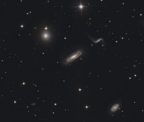 Hickson 44   Etwa 60 Mi. Lichtjahre entfernt, im Sternbild L&ouml;we, befindet sich diese wundervolle Galaxiengruppe.