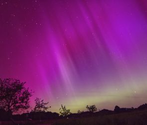 Polarlichter über der Sternwarte Dieterskirchen, Blickrichtung Nordwesten