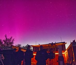 Polarlichter über der Sternwarte Dieterskirchen, Besucher und Personal sind gleichermaßen verblüfft!