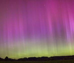 Polarlichter über der Sternwarte Dieterskirchen, Blickrichtung Norden