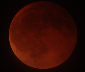 Der verfinsterte Mond um 20:41 Uhr