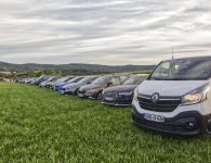 Sch&ouml;n geordnet parken die zahlreichen Besucher ihre Vehikel; so mu&szlig; es auch sein!