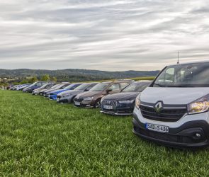 Sch&ouml;n geordnet parken die zahlreichen Besucher ihre Vehikel; so mu&szlig; es auch sein!