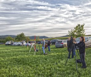 Die Riege der Fotografen geht schon fr&uuml;hzeitig in Stellung!