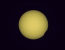 Rechts unten ist die Sonne durch die Mondscheibe ganz dezent angeknabbert. Die partielle Sonnenfinsternis vom 12. August 2026 nimmt ihren Lauf!