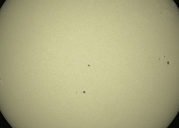 Sauber erwischt! Am 23.05.26 um exakt 18Uhr40min04sec &uuml;berflog die ISS (das kleine putzige H in Bildmitte) die monstr&ouml;s wirkende Sonnenscheibe, die zu dieser Zeit einige markante Sonnenflecken ausgebildet hatte.